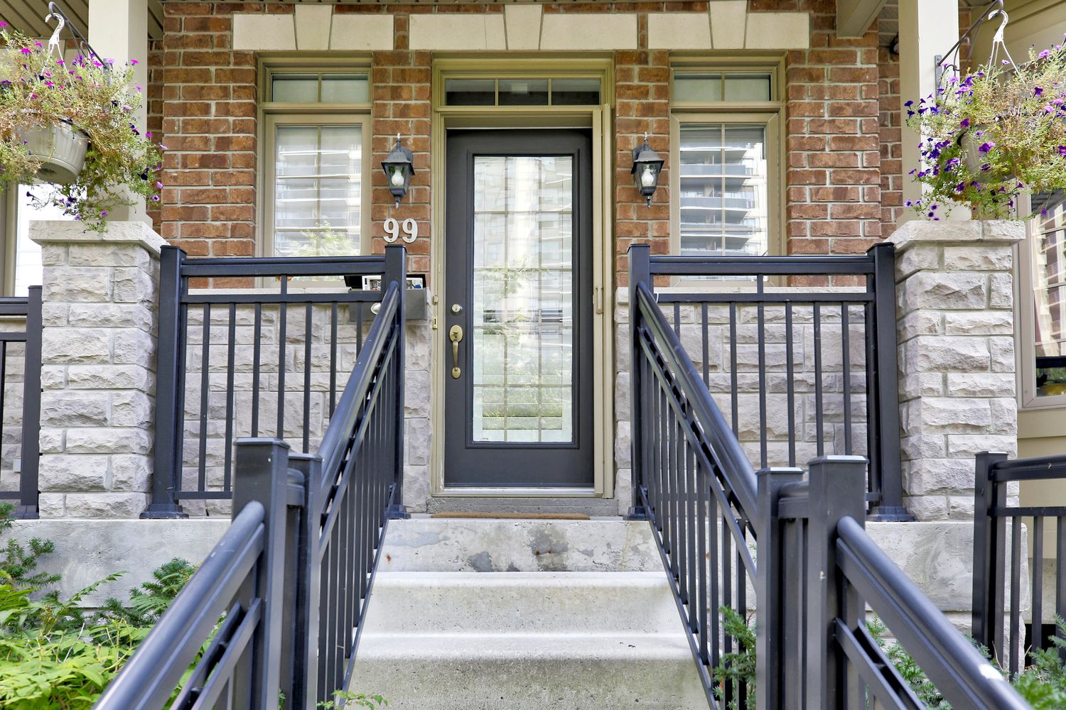 83-99 Erskine Avenue. Erskine Avenue Townhouses is located in  Midtown, Toronto - image #4 of 4
